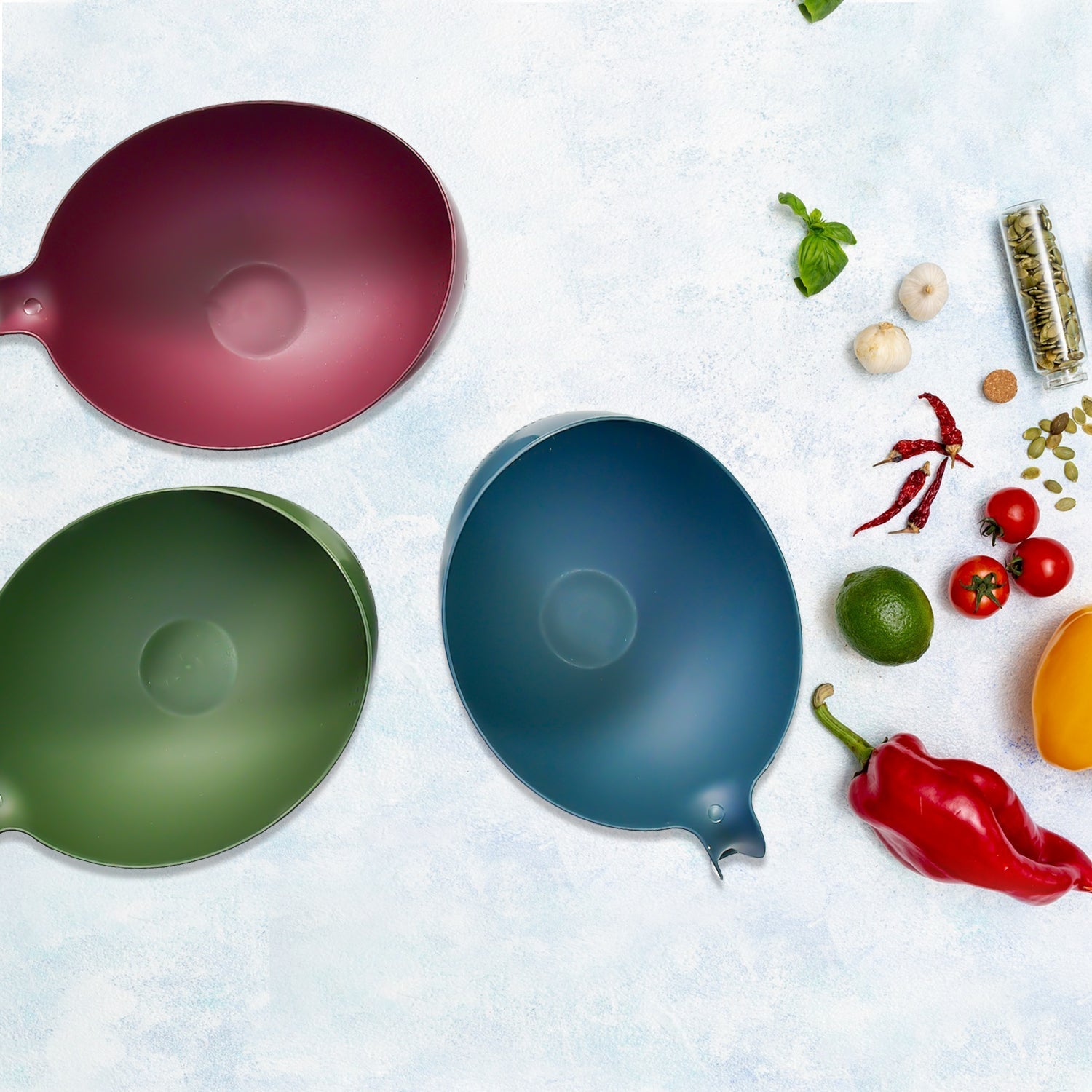 Set of 3 plastic rice bowls with strainer and handle Set of 3 plastic rice bowls with strainer and handle